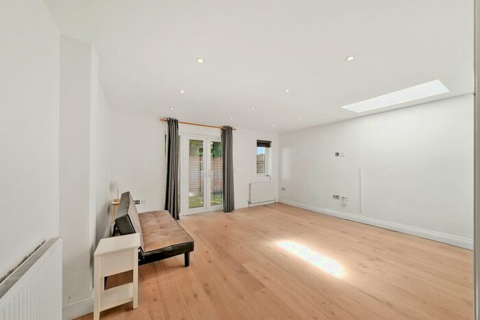 2 Bedroom Flat To Rent In Portnall Road, Maida Vale, W9