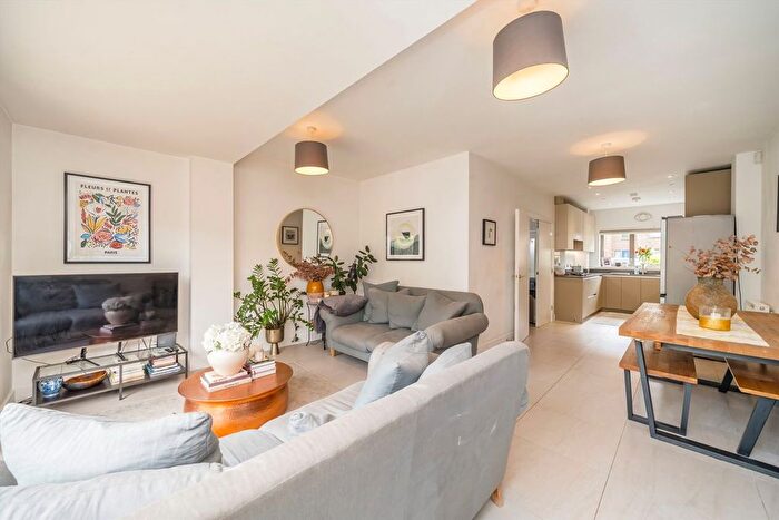 4 Bedroom Terraced House For Sale In John Hunter Avenue, Tooting, SW17