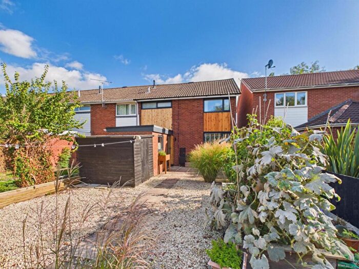 3 Bedroom End Of Terrace House For Sale In Oakhurst Close, Churchdown, Gloucester, GL3
