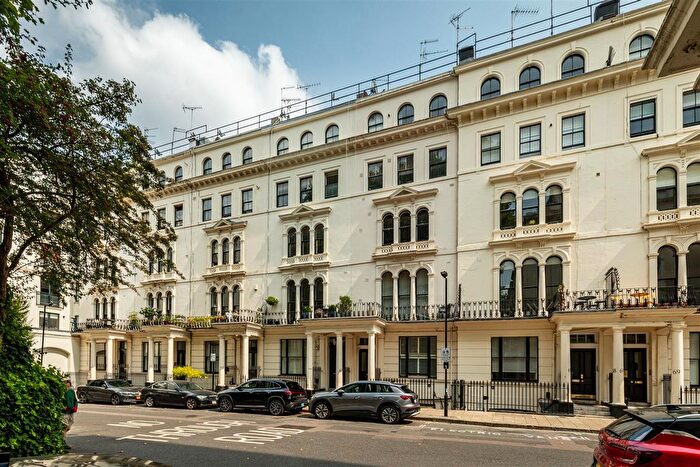 3 Bedroom Flat For Sale In Kensington Gardens Square, London, W2