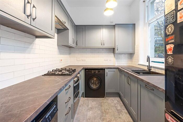 2 Bedroom Flat To Rent In Victoria Crescent, London, SE19
