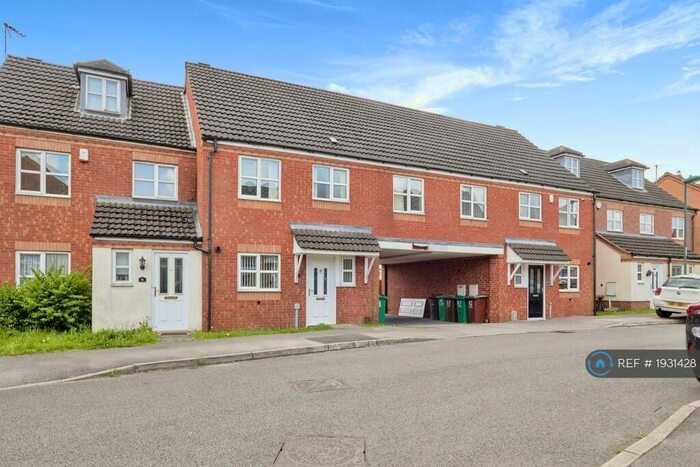 4 Bedroom Semi-Detached House To Rent In Edmonstone Crescent, Nottingham, NG5