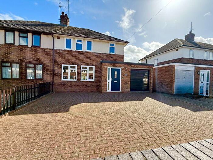 3 Bedroom Semi-Detached House For Sale In Moorhills Road, Wing, LU7