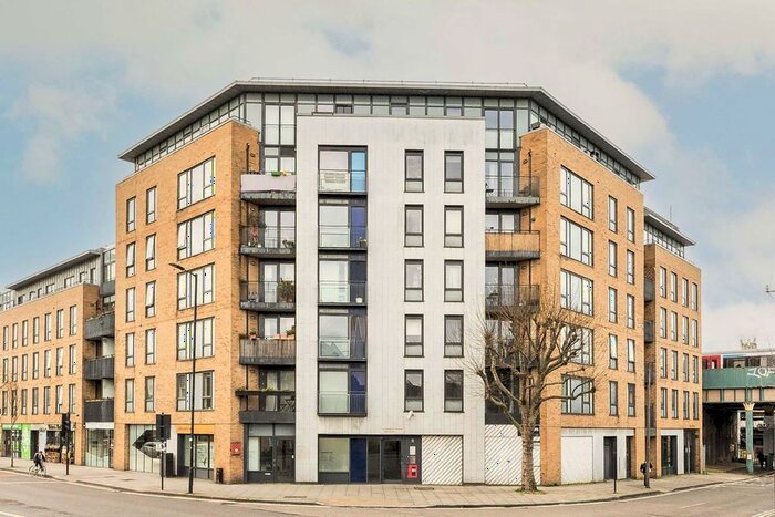 2 Bedroom Flat To Rent In Mare Street, London, E8