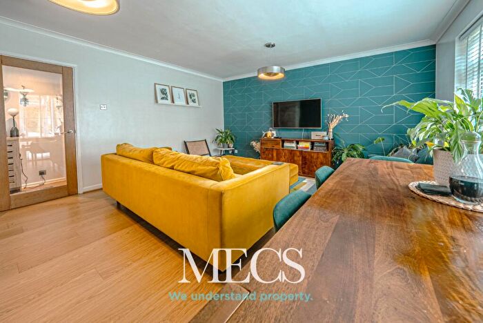 2 Bedroom Apartment For Sale In Sheepmoor Close, Birmingham, West Midlands, B17