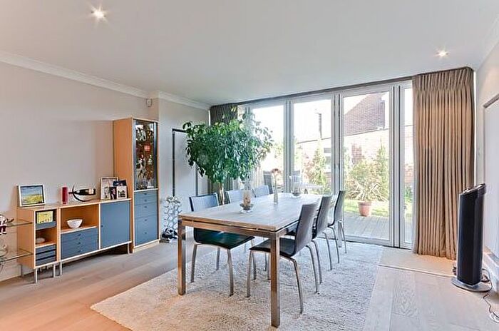 3 Bedroom Detached House To Rent In Cambridge Park, St Margarets, TW1