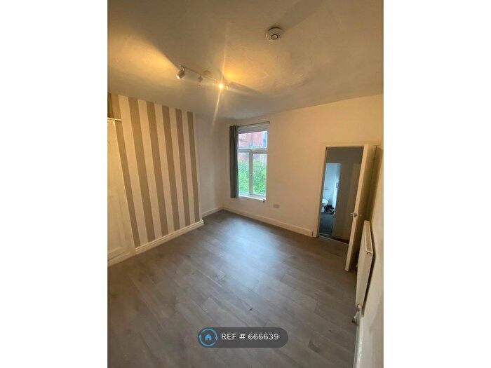 2 Bedroom Flat To Rent In Stockport Road, Manchester, M19