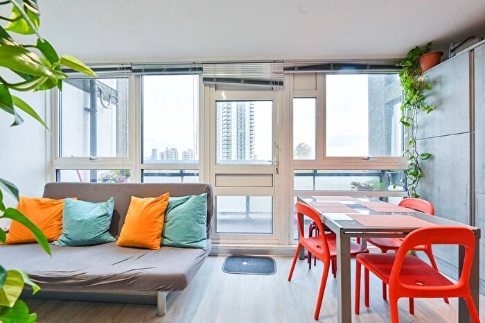 2 Bedroom Maisonette For Sale In Elephant Amp; Castle, Elephant And Castle, London, SE1