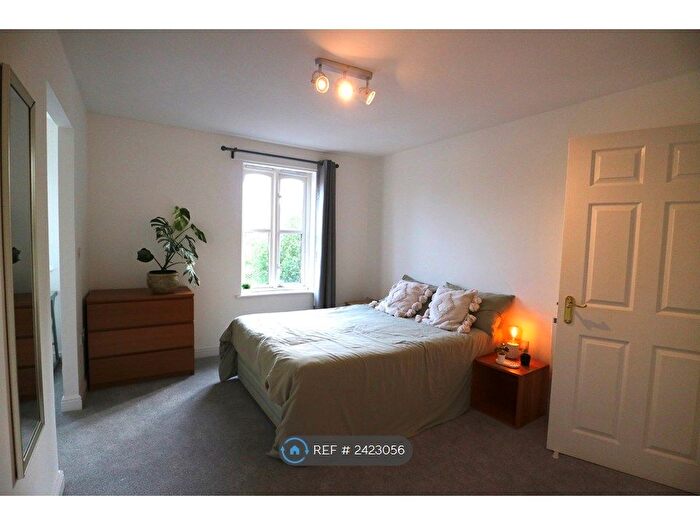2 Bedroom Flat To Rent In Hadfield Close, Manchester, M14