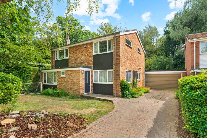 4 Bedroom Detached House For Sale In Hall Heath Close, St. Albans, AL1