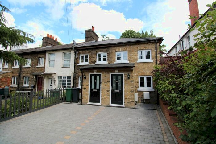 2 Bedroom End Of Terrace House To Rent In Redhill, Surrey, RH1