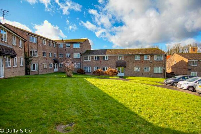 2 Bedroom Flat To Rent In Gordon Close, Haywards Heath, RH16