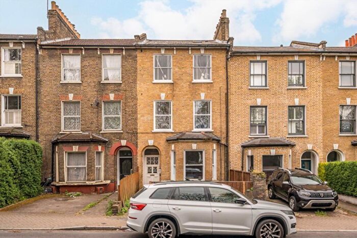 1 Bedroom Flat To Rent In Lausanne Road, Nunhead, SE15