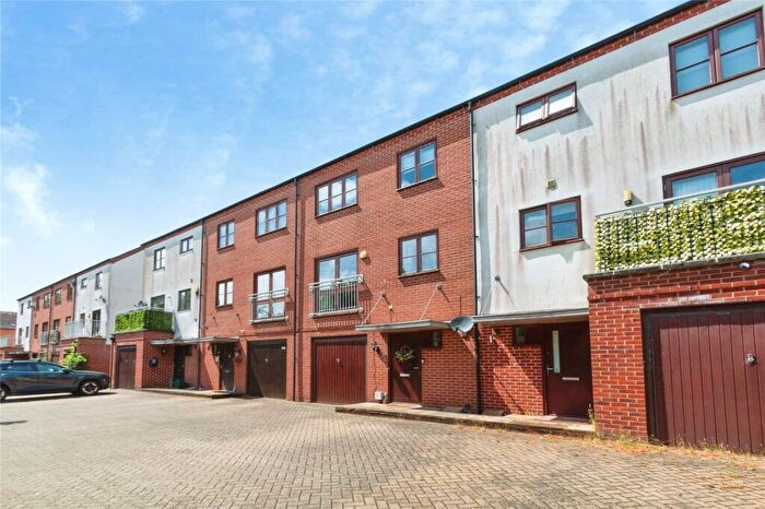 4 Bedroom Terraced House For Sale In Crondall Terrace, Basingstoke, Hampshire, RG24