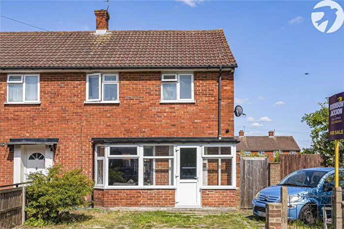2 Bedroom End Of Terrace House For Sale In Farm Avenue, Swanley, Kent, BR8