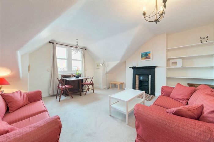 2 Bedroom Flat To Rent In Allfarthing Lane, London, SW18