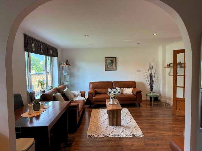 2 Bedroom Flat To Rent In Buckingham Avenue, Perivale, UB6