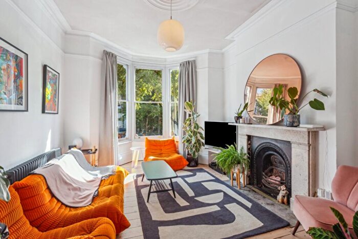 3 Bedroom Terraced House To Rent In Sigdon Road, Hackney, E8