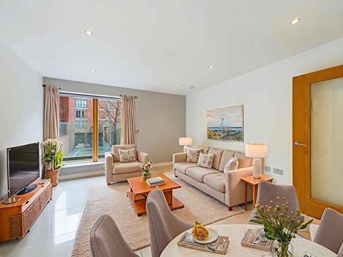 2 Bedroom Apartment To Rent In Apt . :: Ice Plant, M4