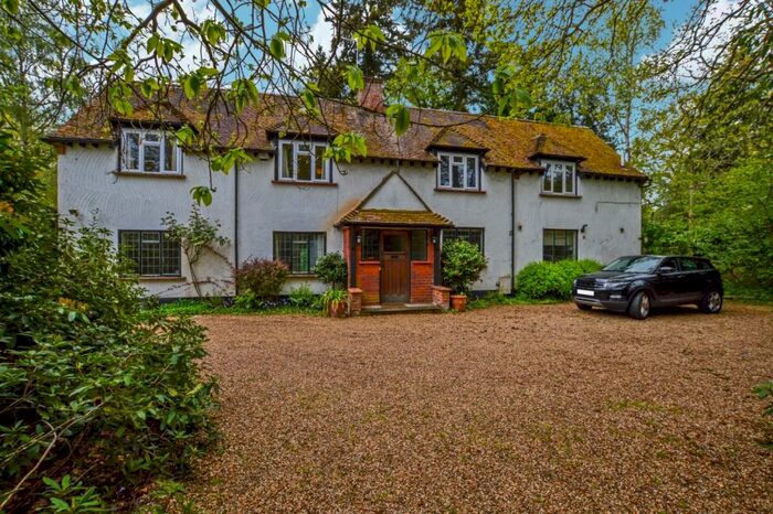 6 Bedroom Detached House To Rent In Oak End Way, Woodham, Addlestone, KT15