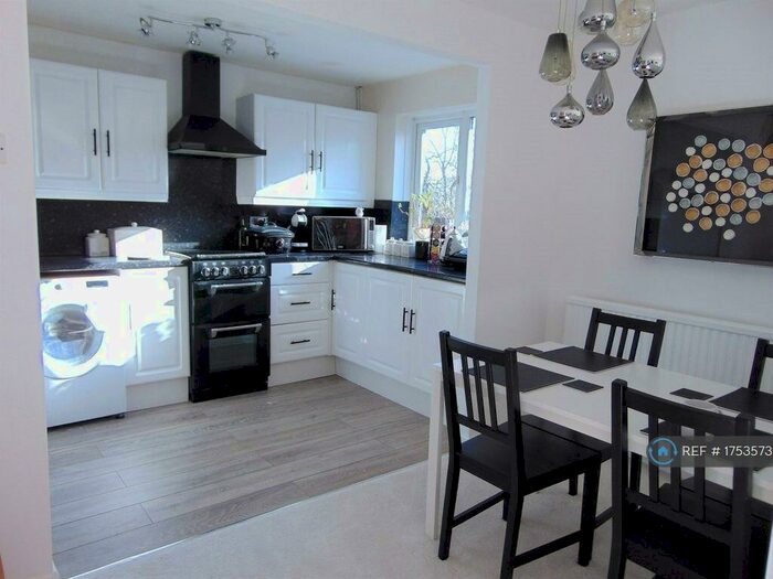 2 Bedroom Flat To Rent In Pixton Way, Croydon, CR0