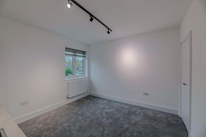 Studio To Rent In Great Cambridge Road, Waltham Cross, EN8