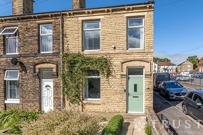 3 Bedroom End Of Terrace House For Sale In South Parade, Cleckheaton, BD19