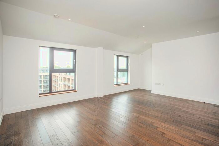 3 Bedroom Flat To Rent In Brindley Place, Uxbridge, UB8