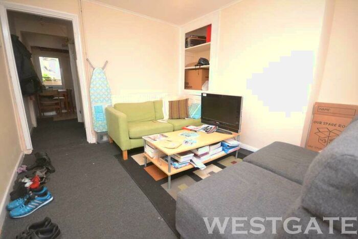 4 Bedroom Terraced House To Rent In Donnington Gardens, Reading, RG1