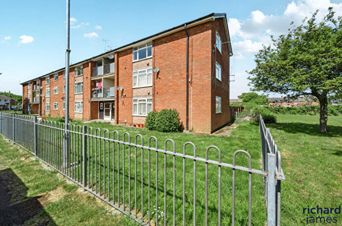2 Bedroom Flat For Sale In Welcombe Avenue, Swindon, SN3