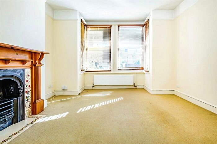 1 Bedroom Flat For Sale In Cissbury Road, Hove, East Sussex, BN3