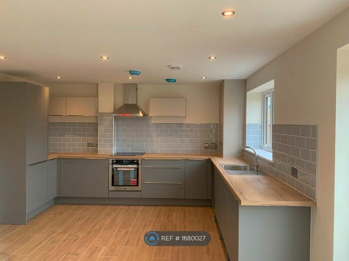 4 Bedroom Terraced House To Rent In Thornton Court, Alcester, B49