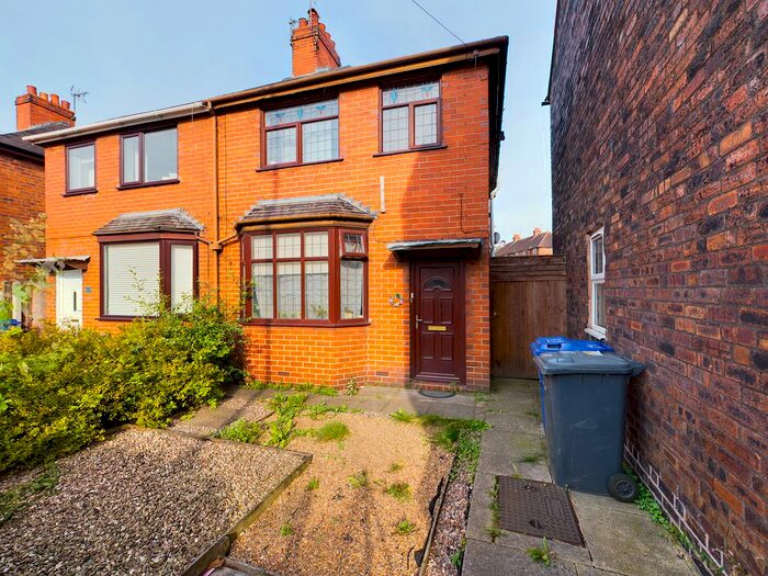 3 Bedroom SemiDetached House For Sale In London Road, Chesterton