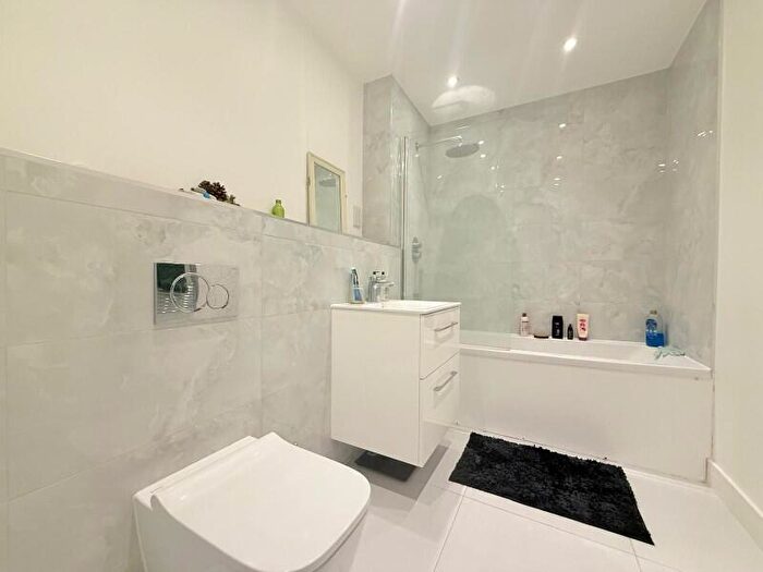 2 Bedroom Apartment To Rent In Camberley, GU15
