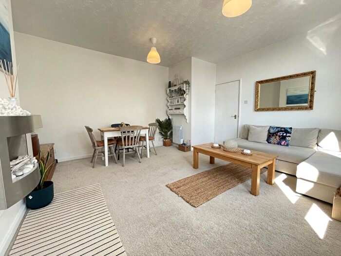 2 Bedroom Apartment To Rent In South Parade, Southsea, PO4