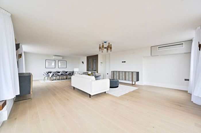 5 Bedroom Flat To Rent In Kensington Road, Kensington, London, W8