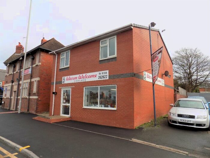 2 Bedroom Flat To Rent In A High Oak, Brierley Hill, DY5