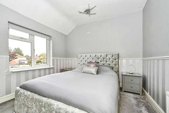 2 Bedroom Semi Detached House For Sale In Shipton Grove, Swindon, SN3