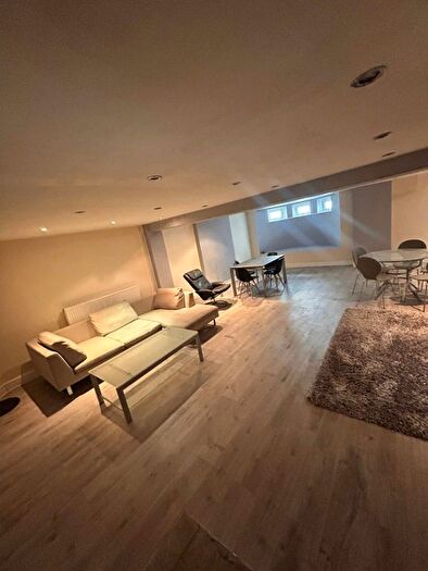 6 Bedroom Semi-Detached House To Rent In Belmont Hill, London, SE13