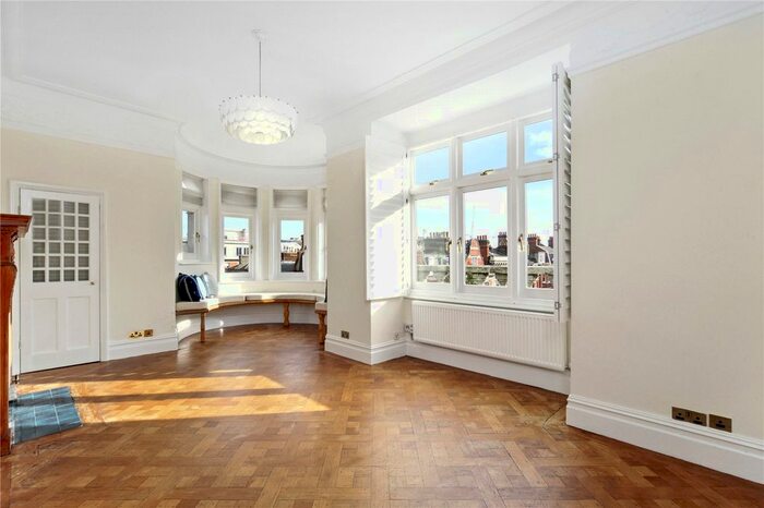 3 Bedroom Flat To Rent In De Walden Court, - New Cavendish Street, London, W1W
