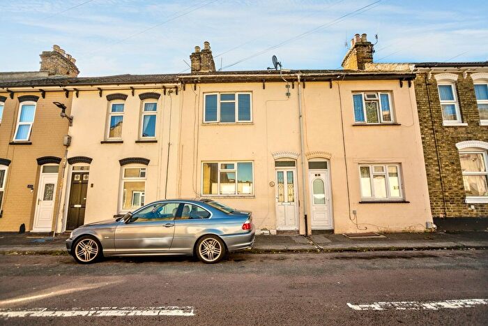 2 Bedroom Terraced House For Sale In Melbourne Road, Chatham, ME4