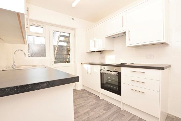 2 Bedroom Maisonette To Rent In St. Barnabas Road, Woodford Green, IG8