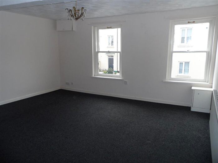 2 Bedroom Flat To Rent In Whitcombe Street, CF44