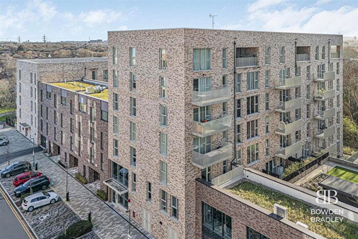 2 Bedroom Flat For Sale In Mahindra Way, Beckton, E6