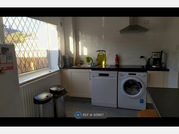 3 Bedroom Terraced House To Rent In Wexford Avenue, Hull, HU9