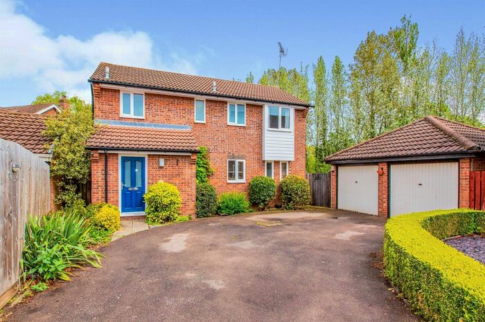 4 Bedroom Detached House For Sale In The Brambles, Bar Hill, Cambridge, CB23