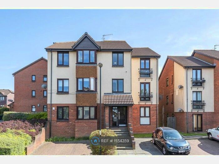 2 Bedroom Flat To Rent In Oak Apple Court, London, SE12