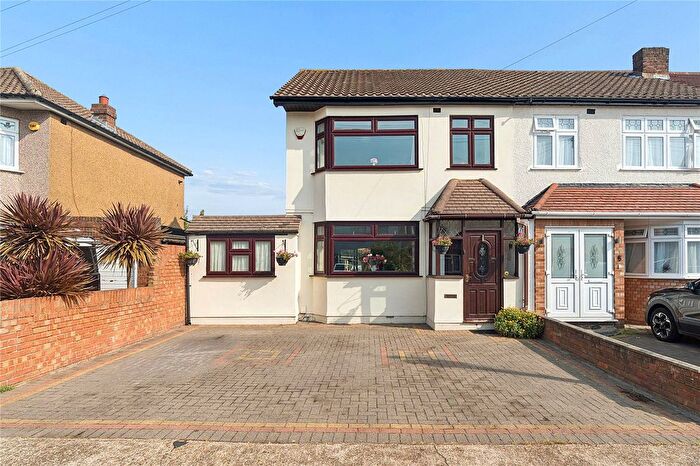 3 Bedroom End Of Terrace House For Sale In Westlyn Close, Rainham, RM13