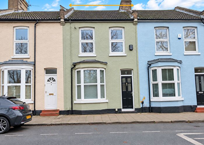 5 Bedroom Terraced House For Sale In Abingdon Road, Middlesbrough, TS1