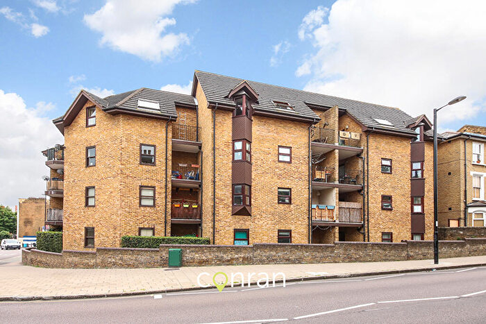 2 Bedroom Apartment To Rent In Endwell Road, Brockley, SE4